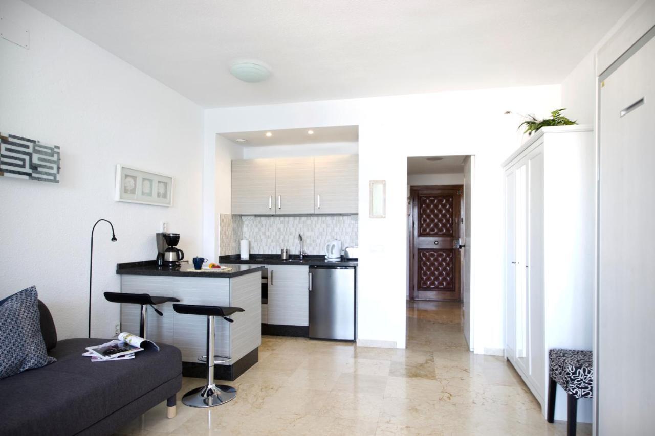 Sea Front Studio With Spacious Balcony Santa Clara Torremolinos Kültér fotó